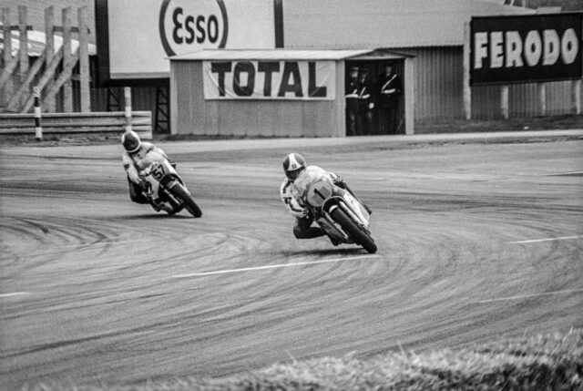 Giacomo Agostini, 500cc MV Agusta (1). Grand Prix moto de France 1976, 25 avril 1976, circuit Bugati, Le Mans.