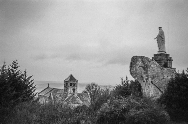 Église romane de Suin, Bourgogne, décembre 1985.