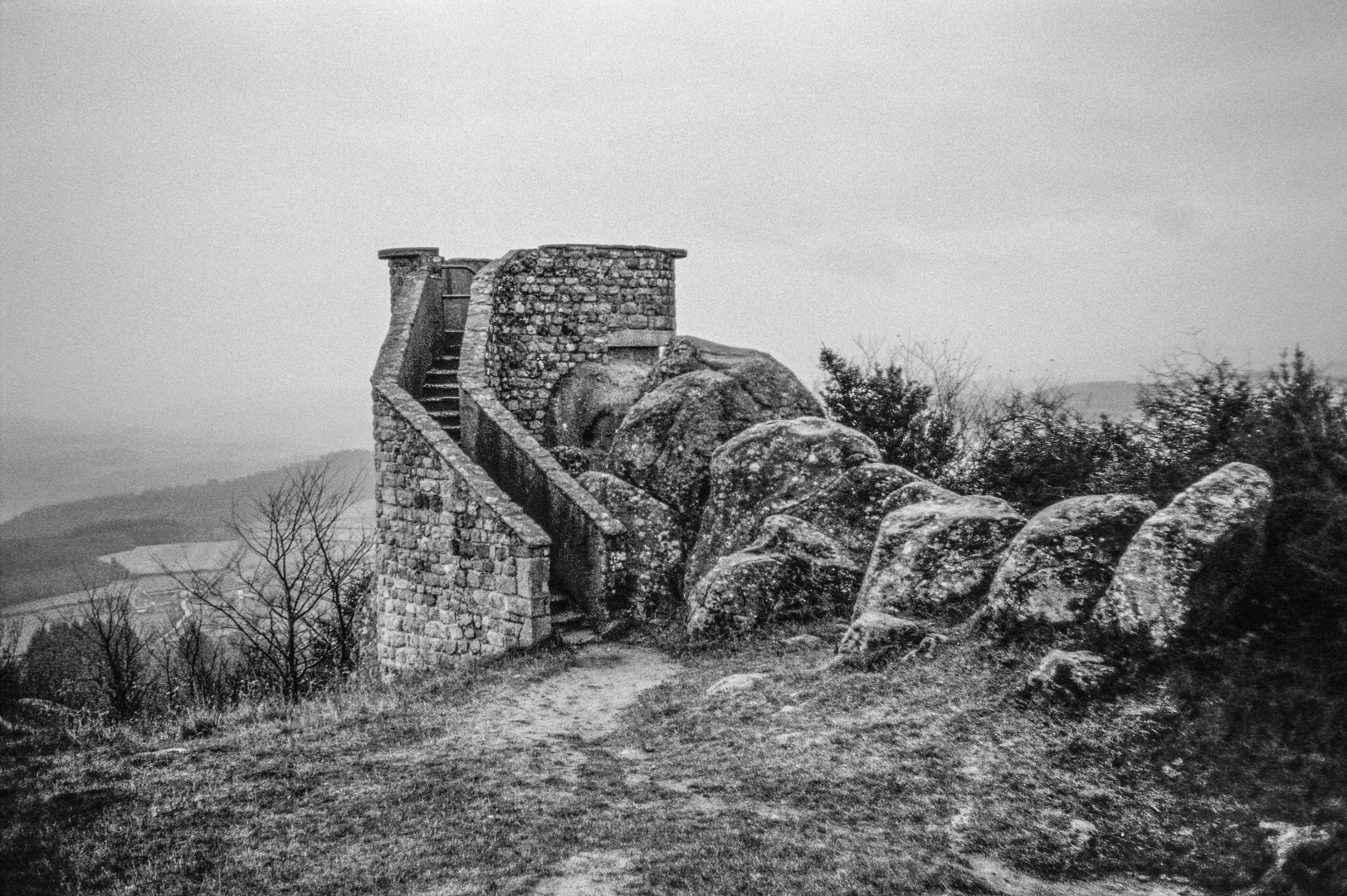 Église romane de Suin, Bourgogne, décembre 1985.